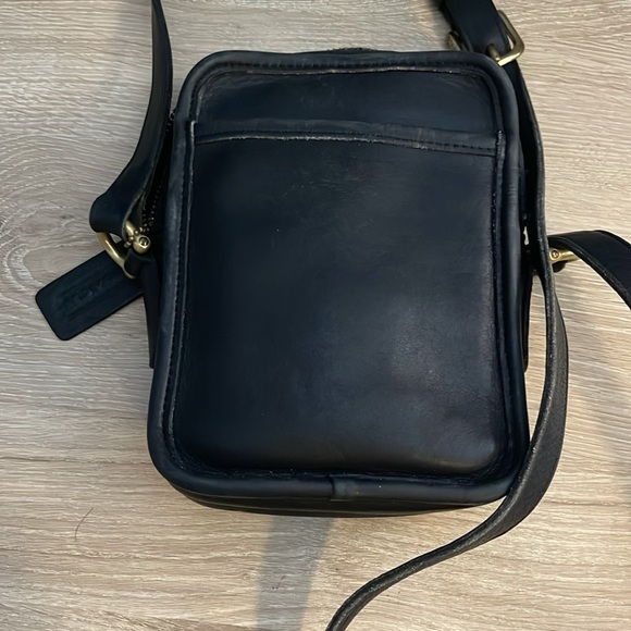 Vintage Coach Black Leather Camera Crossbody Bag - Picture 7 of 9